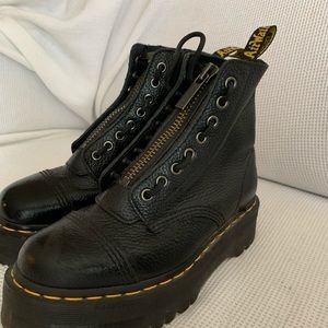 Block platform doc martens